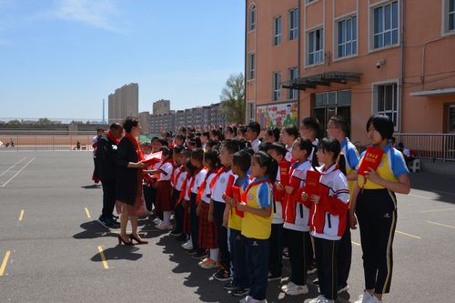 让红领巾更加鲜艳——集宁区工农路小学新队员入队仪式